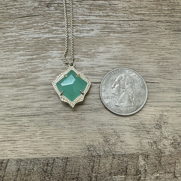 Kendra Scott Chalcedony Green Kacey adjustable necklace - gold tone - Picture 4 of 6
